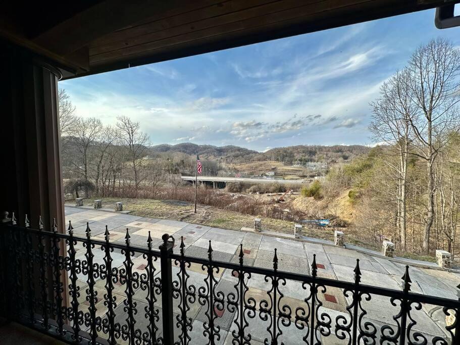 5 Bedroom Estate Near Casino And Downtown Bristol Buitenkant foto